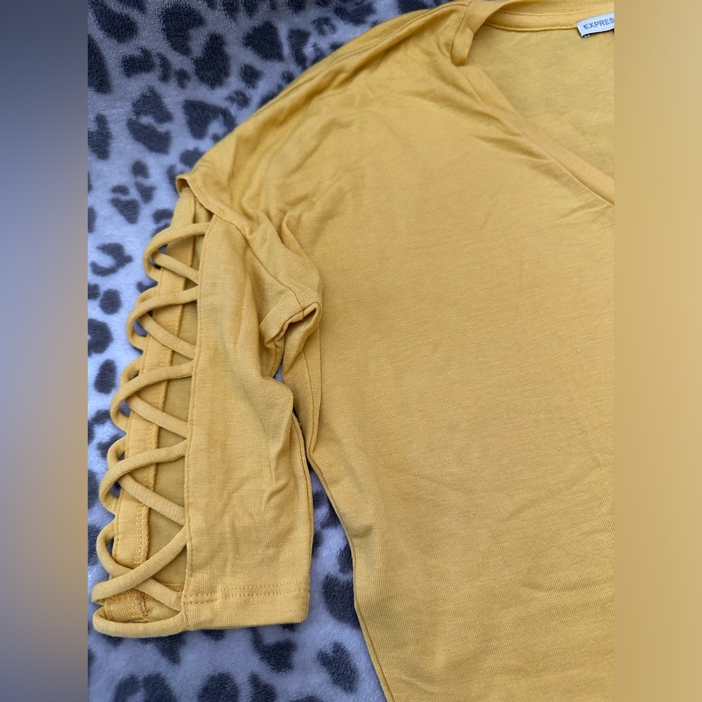Express One Eleven Lace-up Sleeve London Tee in Yellow Size Small Women’s - Picture 7 of 14